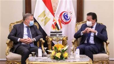 د. خالد عبدالغفار يبحث مع السفير الدنماركي سبل التعاون في القطاع الصحي وإنتاج لقاحات كورونا