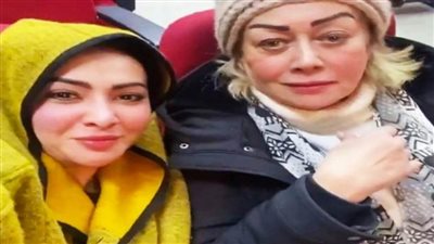 شاهد.. الفاتنة ميرهان حسين وهالة فاخر من كواليس مسرحية عائلة كازانوفا