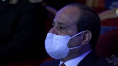 بكاء الرئيس السيسي خلال الاستماع إلى أبناء الشهداء باحتفالية عيد الشرطة