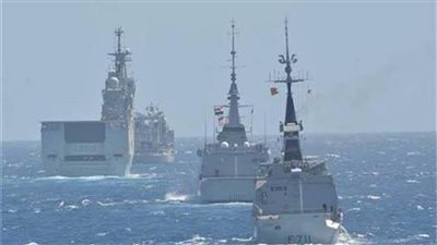 البحرية المصرية والفرنسية تنفذان تدريباً بحرياً عابراً فى البحر الأحمر