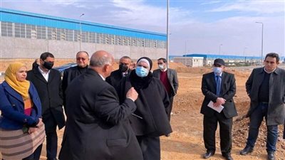 وزيرة التجارة تقوم بجولة تفقدية بمدينة الجلود بالروبيكي (صور)