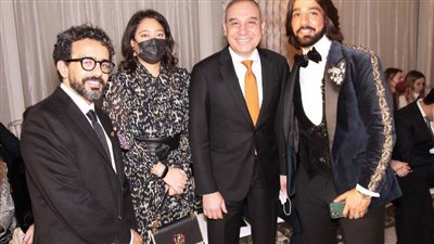 عقب عودة العروض الحية لمهرجان الموضة بباريس| بالصور .. البحيري يتألق في اسبوع الموضه الفرنسي ل ربيع وصيف 2022 بحضور السفير المصرى بباريس