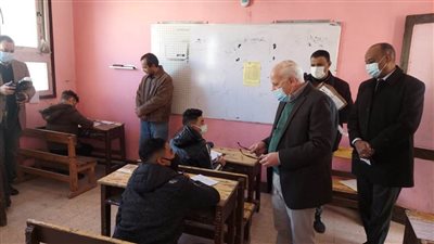 محافظ بورسعيد يتفقد سير امتحانات الشهادة الإعدادية في أول يوم لها