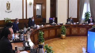 رئيس الوزراء يتابع الجهود المبذولة للتغلب على معوقات الاستثمار فيما يتعلق بتخصيص الأراضي للمستثمرين (صور)