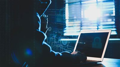 خبير أمن معلومات: احذروا من رسالة «احمي هاتفك من الفيروس»