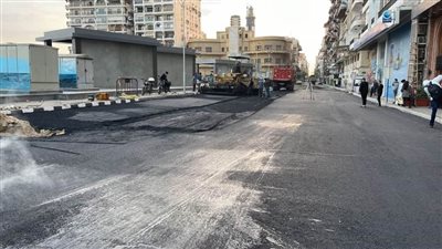 محافظ بورسعيد: تواصل أعمال رصف شارع أسوان بنطاق حي المناخ