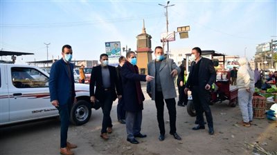محافظ الغربية يفاجئ كفر الزيات ويوقف مديري الحملة والإشغالات عن العمل