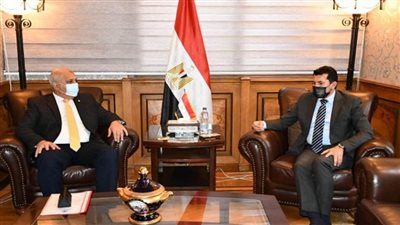 وزير الشباب يبحث مع رئيس الرماية استعدادات استضافة بطولة كأس العالم للبندقية والمسدس (صور)