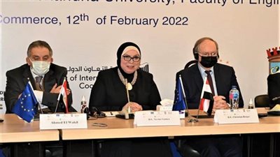 وزيرة التجارة: سوق الخضراوات والفاكهة بالإسكندرية أول سوق يعمل بالطاقة الكهربائية النظيفة في العالم (صور)