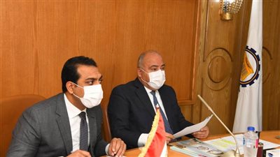 محافظ قنا يتابع معدلات رفع كفاءة 9 طرق ضمن مبادرة حياة كريمة 