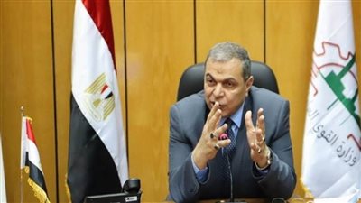 وزير القوى العاملة يعلن عن 3521 فرصة عمل برواتب مجزية 