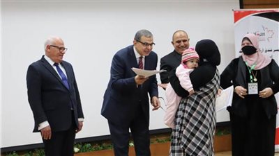 «سعفان» و«الغضبان» يسلمان 3306 وثيقة تأمين تكافلي للعمالة غير المنتظمة 