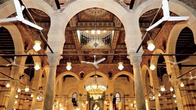 سفير بريطانيا بالقاهرة يتغزل في قبة الإمام الشافعي بعد زيارتها