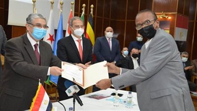 وزير الكهرباء يشهد احتفالية تخريج 50 متدربا من دول حوض النيل (صور)