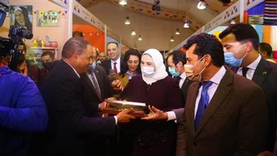 وزيرة التضامن تفتتح دورة جديدة لـ «ديارنا للحرف اليدوية» (صور)