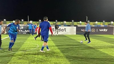 وزير الرياضة ومحافظو أسوان والوادي الجديد ومطروح يشاركون في مباراة استعراضية بكرة القدم (صور)