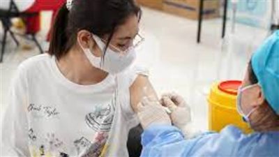 الحكومة تنفى وجود أزمة فى توفير لقاح كورونا لطلاب المدارس