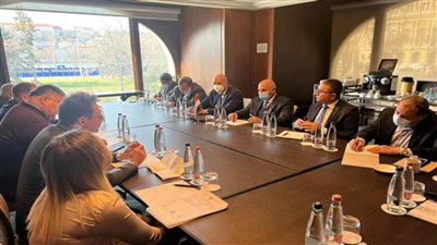 وزير النقل في المجر لمتابعة توريد 1300 عربة سكة حديد جديدة (صور)