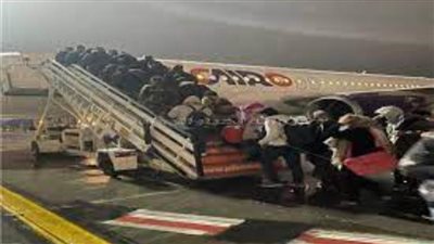 على متنها 175 طالبا.. طائرة العائدين من أوكرانيا في الطريق إلى القاهرة 