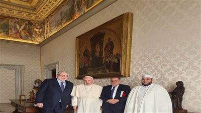 البابا فرانسيس الثاني يستقبل شمس الدين حفيز عميد مسجد باريس الكبير (صور)