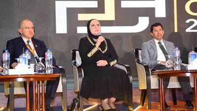 وزيرة التجارة تستعرض جهود الحكومة لإحداث نقلة نوعية في صعيد مصر