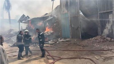 إصابة 6 أشخاص في حريق مخزن أخشاب بالمرج 