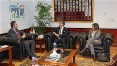 رئيس البريد المصري يبحث مع ممثل برنامج الأمم المتحدة الإنمائي آفاق التعاون المشترك