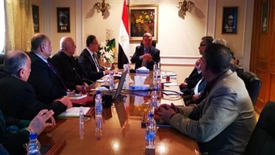 وزير قطاع الأعمال العام يستعرض خطة تطوير 