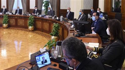 مجلس الوزراء يستعرض الصورة النهائية للاستراتيجية الوطنية لتنمية صناعة السيارات تمهيدا لإطلاقها (صور)