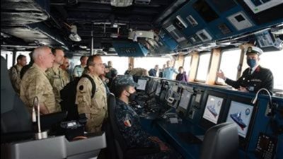 القوات المسلحة تنظم زيارة لوفد من أعضاء التمثيل العسكرى العرب والأجانب المعتمدين وزوجاتهم للقوات البحرية