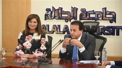 وزيرا التعليم العالي والهجرة يعلنان مواعيد وآلية تلقي أوراق الطلاب العائدين من أوكرانيا الراغبين في الدراسة بمصر (صور)