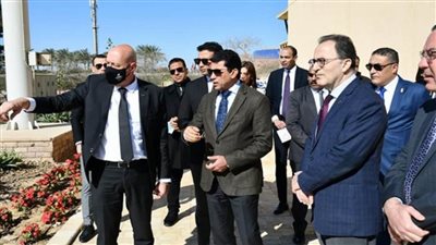 وزير الشباب ورئيس الجامعة الأمريكية بالقاهرة يشهدان توقيع بروتوكول لإستضافة كأس العالم للخماسي الحديث (صور)