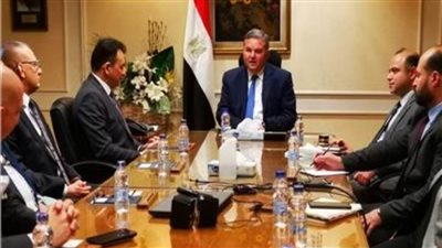 وزير قطاع الأعمال يستقبل وفدا من قيادات سوق المال العراقي لبحث تعزيز التعاون المشترك