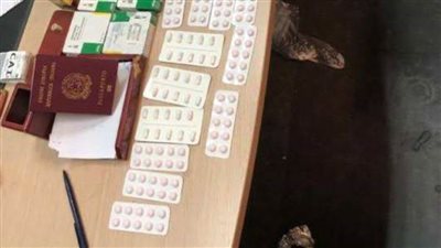 ضبط أدوية مخدرة مهربة مع راكب في المطار