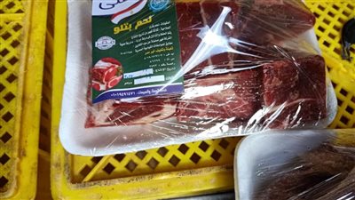 تموين السويس يضبط سيارة تبيع لحوما فاسدة للمواطنين