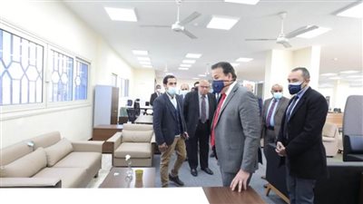 د. خالد عبد الغفار يتفقد معرض الأثاث المكتبي بجامعة القاهرة الجديدة التكنولوجية (صور)