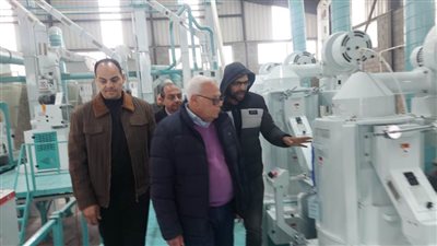 محافظ بورسعيد يتفقد مصنع مضرب الأرز جنوب بورسعيد