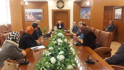 محافظ بورسعيد يتابع مستجدات العمل في مشروعات تطوير الطرق بالمحافظة