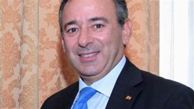 السفير المصري بـ لندن شريف كامل يقدم أوراق اعتماده للملكة اليزابيث