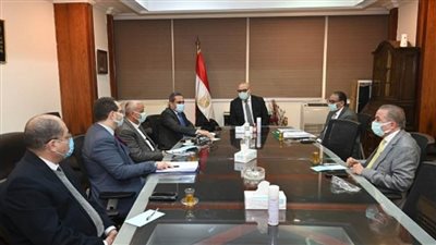 وزير الإسكان يتابع سير العمل بهيئة المجتمعات العمرانية الجديدة