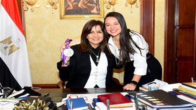 وزيرة الهجرة تعلن اختيار هالة عتمان ممثلا لمركز الحوار 