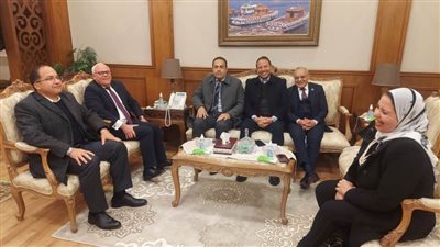 محافظ بورسعيد يلتقي أعضاء مجلس النواب والشيوخ