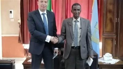 قنصل مصر في بورسودان يلتقي بوالي ولاية البحر الأحمر