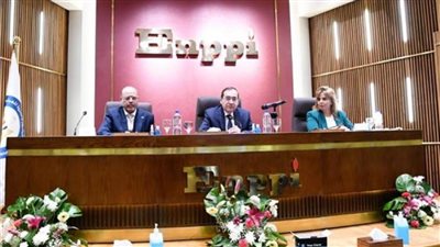 الملا: قطاع البترول كان سباقا في تهيئة الفرص للمرأة لتولي مناصب قيادية