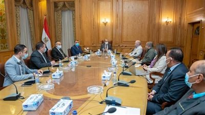 وزير الإنتاج الحربي يبحث مع وفد شركة 
