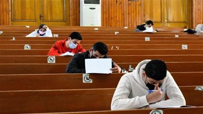 عاجل | انتهاء اختبارات تحديد المستوى لطلاب كلية الصيدلة العائدين من أوكرانيا بجامعة القاهرة (صور)