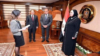 وزيرة التجارة تشهد مراسم القسم القانوني لدفعة جديدة من الملحقين التجاريين (صور)
