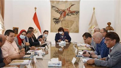 وزيرة الثقافة تجتمع برؤساء الهيئات والقطاعات لوضع آليات تنفيذ الاحتفال بالقاهرة عاصمة الثقافة للدول العالم الإسلامي 