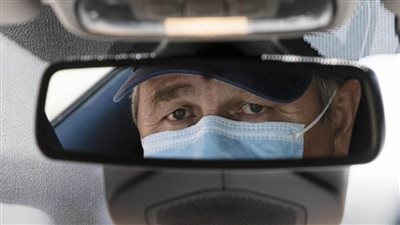 عاجل | الحكومة تكشف حقيقة صدور قرار بإلغاء ارتداء الكمامة بالمواصلات والأماكن المغلقة