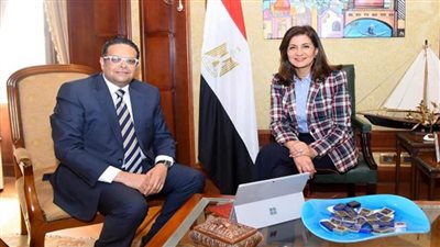 وزيرة الهجرة تستقبل مدير برامج الصناعة بجامعة لينكولن بالمملكة المتحدة (صور)